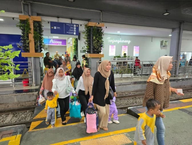 DPR Usul Gerbong Merokok, KAI Tegaskan Tak Ada Perubahan Aturan.