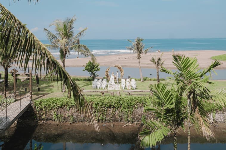 Inspirasi Wedding Nuansa Flora di Swarga Suites Bali Berawa.