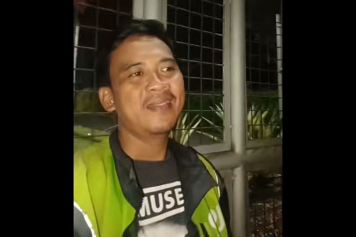 Viral Sopir Ojol Nyanyi Lagu Muse di Luar Konser hingga Dapat Merchandise