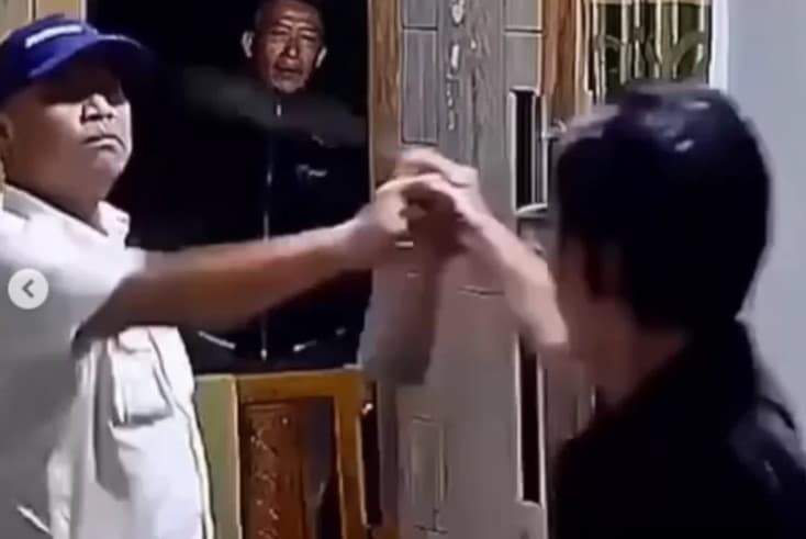 Eks Anggota DPRD Terekam CCTV Ludahi Wartawan hingga Diduga Lakukan Penganiayaan. (Foto: Instagram @tante.rempong.official)