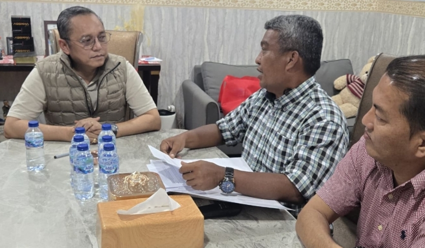 Anggota DPR RI Deddy Sitorus Tanda Tangani Tuntutan Mahasiswa Kaltara (Foto: Istimewa)