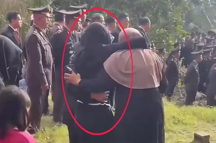 Viral Drama Pingsan Briptu Rizka Sintiyani Saat Pemakaman Brigadir Esco, Ternyata Dalang Pembunuhan Suaminya Sendiri!