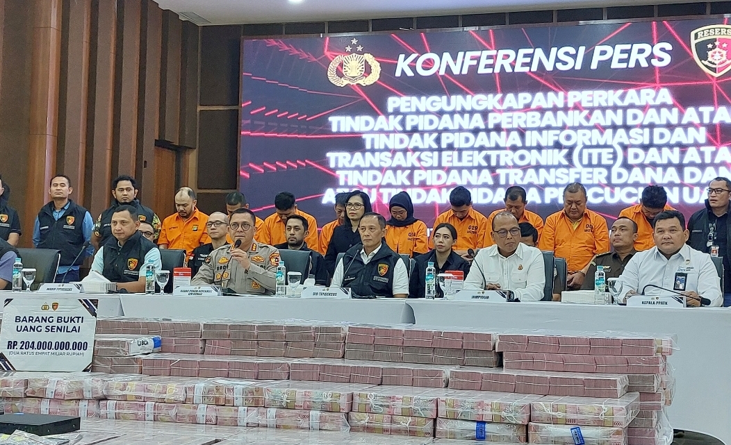 Pengungkapan kasus pembobolan rekening Bank (Foto: Hastina/REQnews)