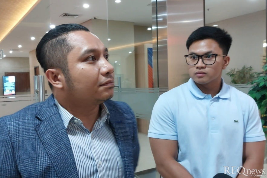 YouTuber Muhammad Jannah (Bigmo) dan Kuasa Hukumnya, Nico Sihombing di Mabes Polri, Jakarta Selatan (Foto: Hastina/REQnews)
