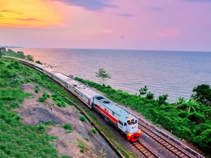 Naik Kereta, Jelajahi Pesona Batang: Ragam Destinasi Dekat Stasiun Batang yang Kian Diminati