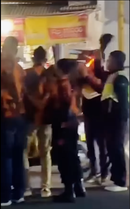 Viral Anggota Ormas Cekcok dengan Petugas Keamanan Diduga Gegara Parkir di Tempat Pelanggan, Warganet: Pemburu Rendang