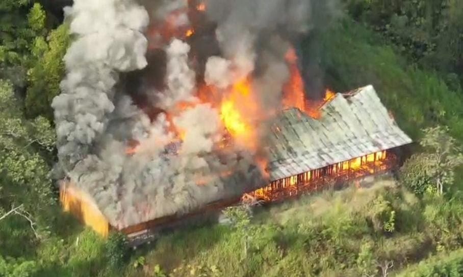 Kelompok Kriminal Bersenjata (KKB) bakar bangunan sekolah di Papua Pegunungan (Foto: Istimewa)