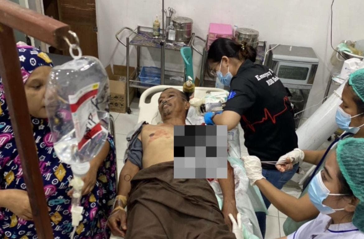 Seorang warga jadi korban penganiayaan KKB di Yahukimo (Foto: Polri)