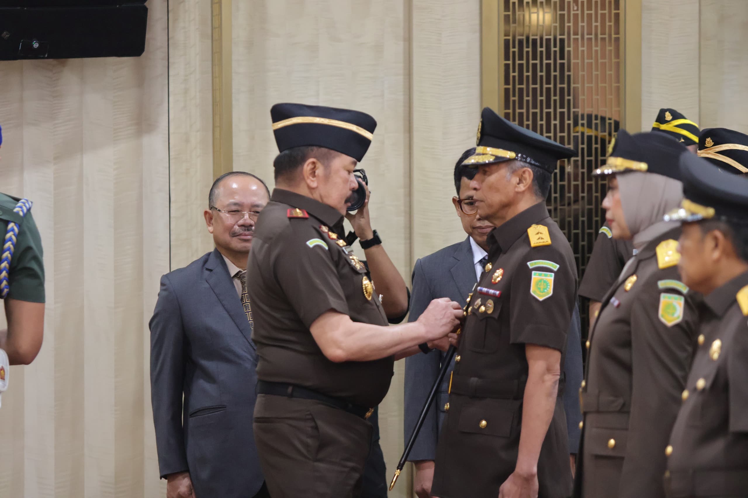 Jaksa Agung Lantik 17 Kajati dan 20 Pejabat Eselon II Kejagung, Berikut Daftarnya