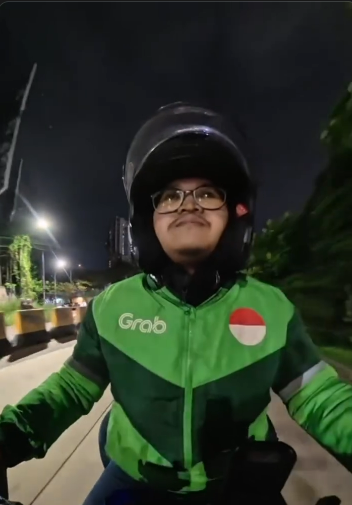 Viral Sopir Ojol Bantu Pelanggan Seorang Ibu yang Sakit Minta Diantar ke UGD, Warganet: Abang Anda Orang Baik