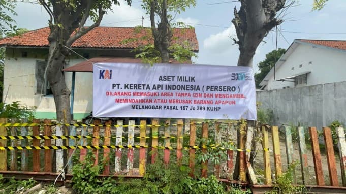 Lindungi Aset Negara, KAI Tertibkan Rumah Perusahaan di Madura