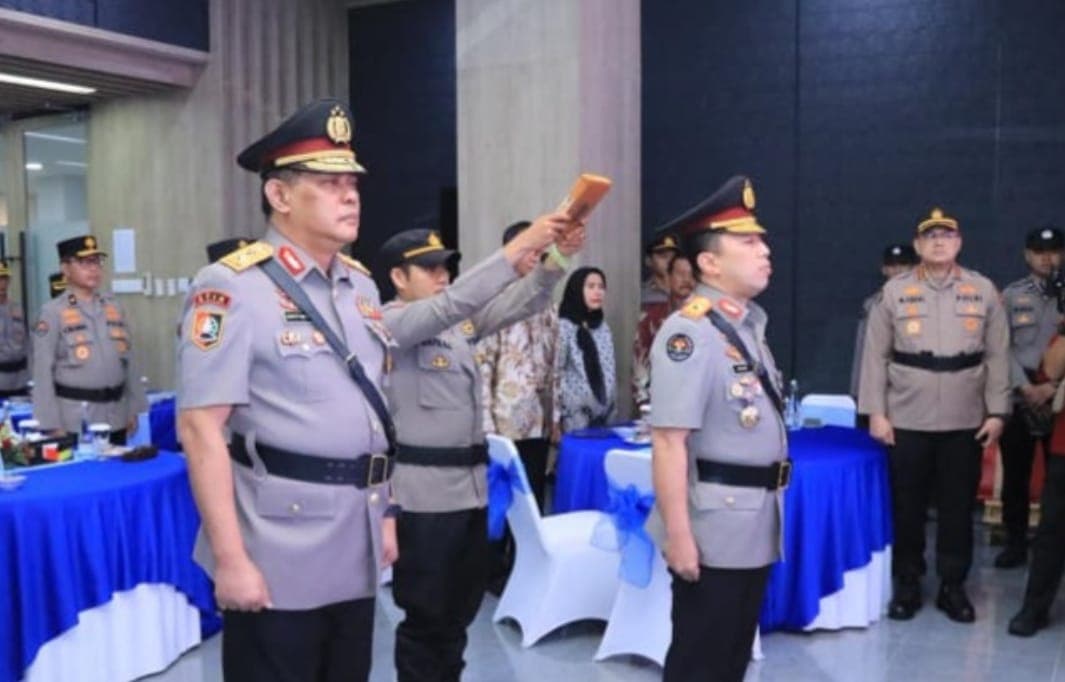 Irjen Gatot Repli Resmi Serahkan Jabatan Karo Multimedia Divhumas ke Brigjen Ade Ary