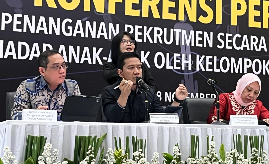 Juru Bicara Densus 88 Antiteror, AKBP Mayndra Eka Wardhana (tengah). (Foto: Hastina/REQnews)