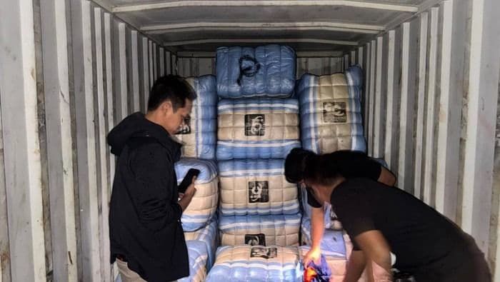 Polisi Ungkap Sindikat Balpres Ilegal di Jakarta, 207 Bal Pakaian Bekas Impor Disita