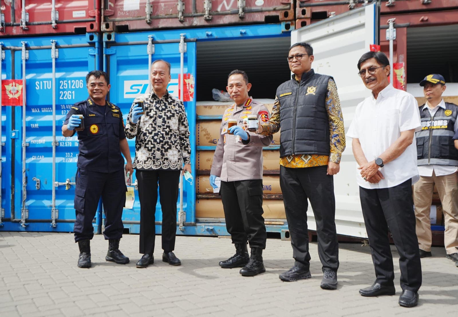 Polri-Bea Cukai Ungkap Pelanggaran Ekspor Produk CPO, 87 Kontainer Disita!