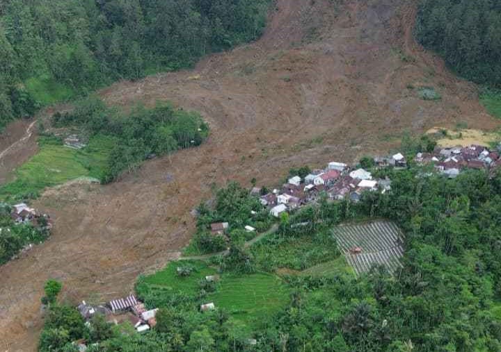 27 Warga Diduga Masih Hilang Tertimbun Longsor di Banjarnegara