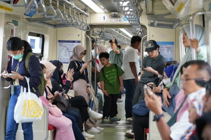 Jelajahi Destinasi Seru Bersama LRT Jabodebek, Transportasi Cerdas untuk Mobilitas Tanpa Batas.