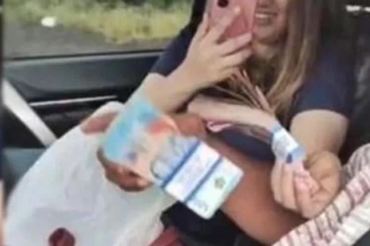 Viral Istri Kades Rengasjajar Bogor Terciduk Pamer Gepokan Uang. (Foto: Instagram)