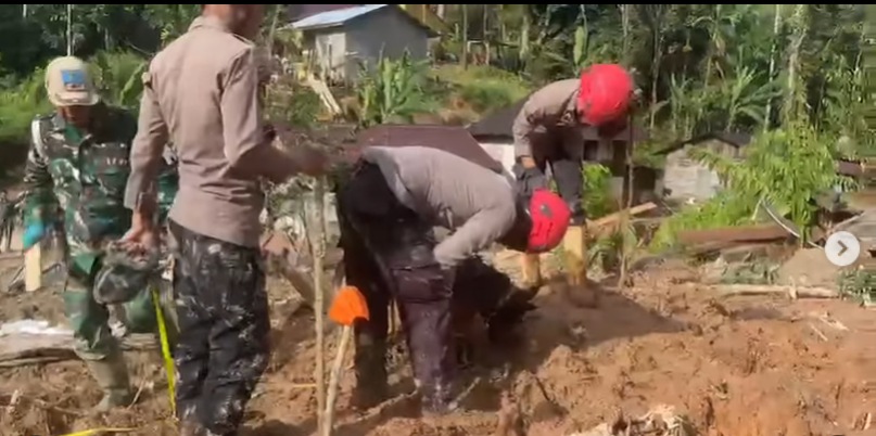 Unit Polsatwa K-9 Polda Sumut Terjun Langsung Tangani Bencana Banjir Sumut Berujung Temukan Dua Jenazah