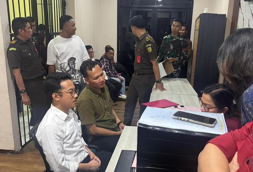 Pelimpahan kasus dugaan penghasutan demo akhir Agustus 2025 ke Pengadilan Negeri Jakarta Pusat (Foto: Kejaksaan)