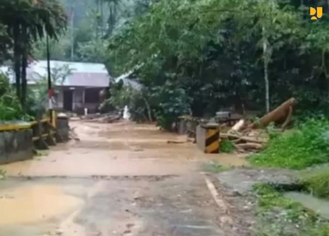 Tangani Dampak Longsor dan Banjir di Sumatera Barat, Pemerintah Prioritaskan Keselamatan dan Pemulihan Akses.