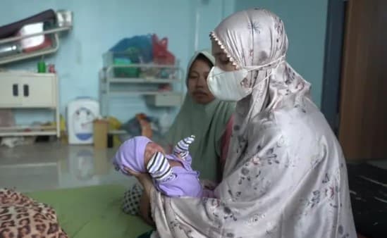 Viral Kisah Nurhayati, Perawat yang Memilih Bertahan di RSUD Aceh Tamiang Demi Seorang Bayi