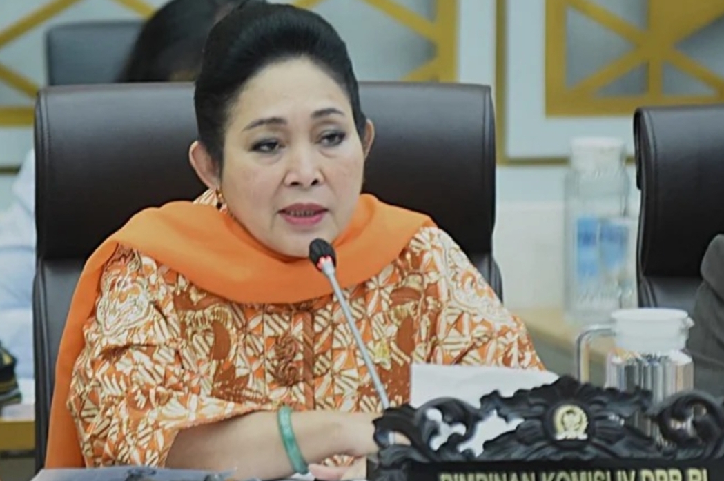 Titiek Soeharto Jengkel Ada Truk Angkut Kayu Gelondongan Lintasi Lokasi Bencana Sumatera