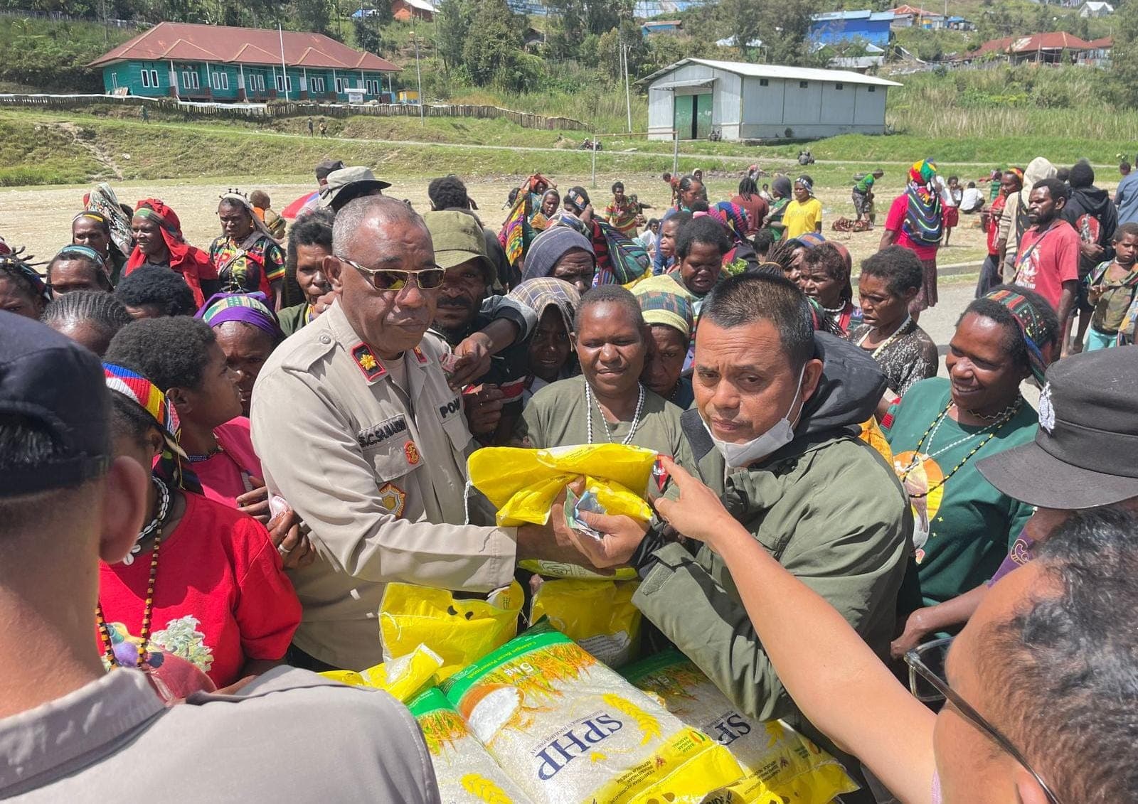 Penyaluran beras SPHP di Papua Raya (Foto: Polri)