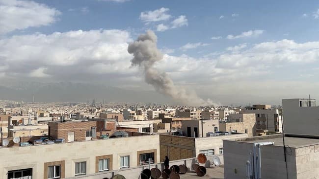 Kondisi serangan militer gabungan Israel dan Amerika Serikat ke Iran (Foto: REUTERS)