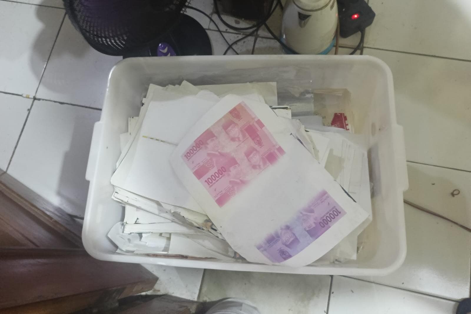 Pengungkapan kasus uang palsu di Jawa Barat (Foto: Polri)
