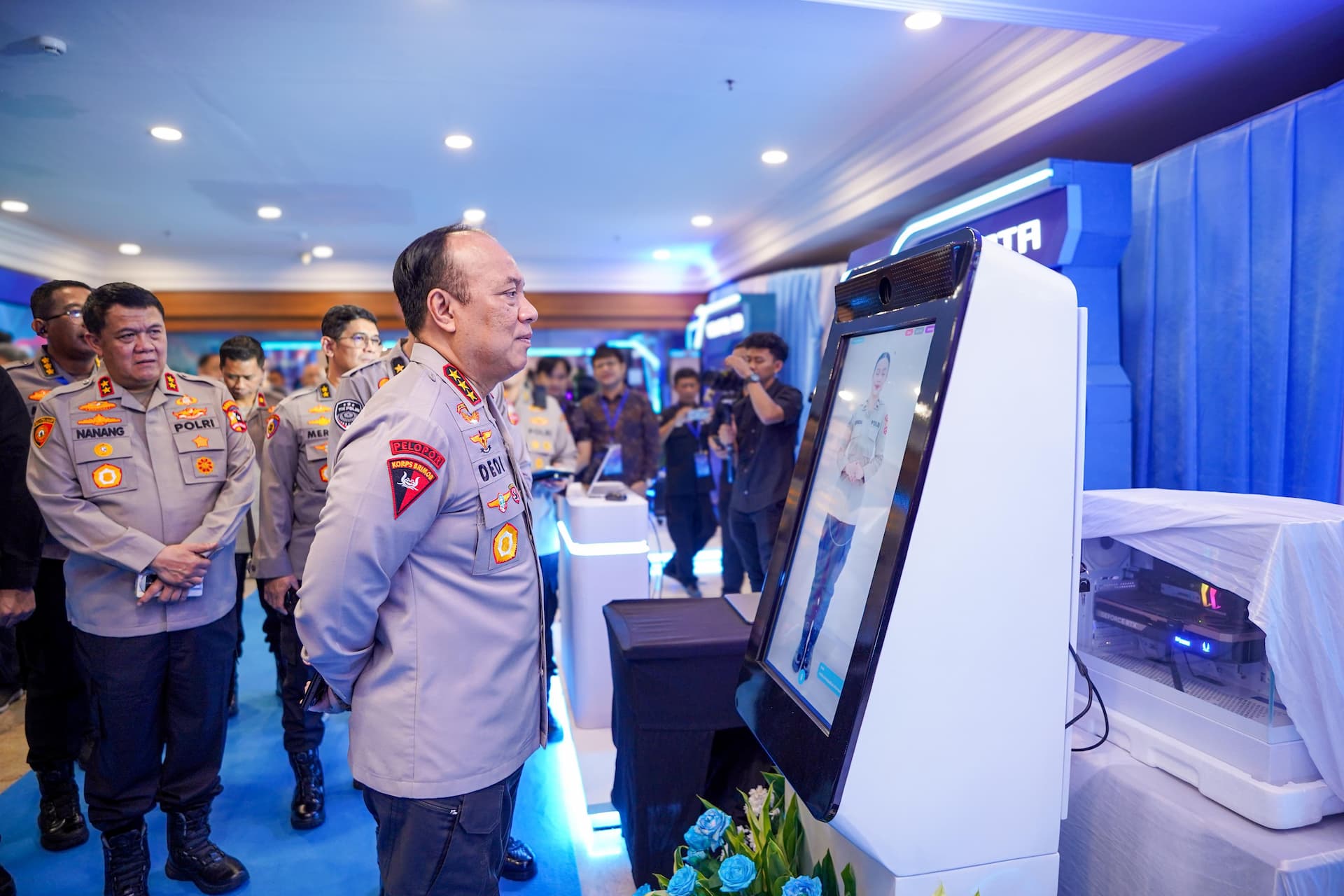 Wakapolri Komjen Dedi Prasetyo saat meluncurkan Layanan Inovasi Digital Laporan Polisi (LP) dan Laporan Kehilangan secara online melalui Super App Polri. (Foto: Polri)
