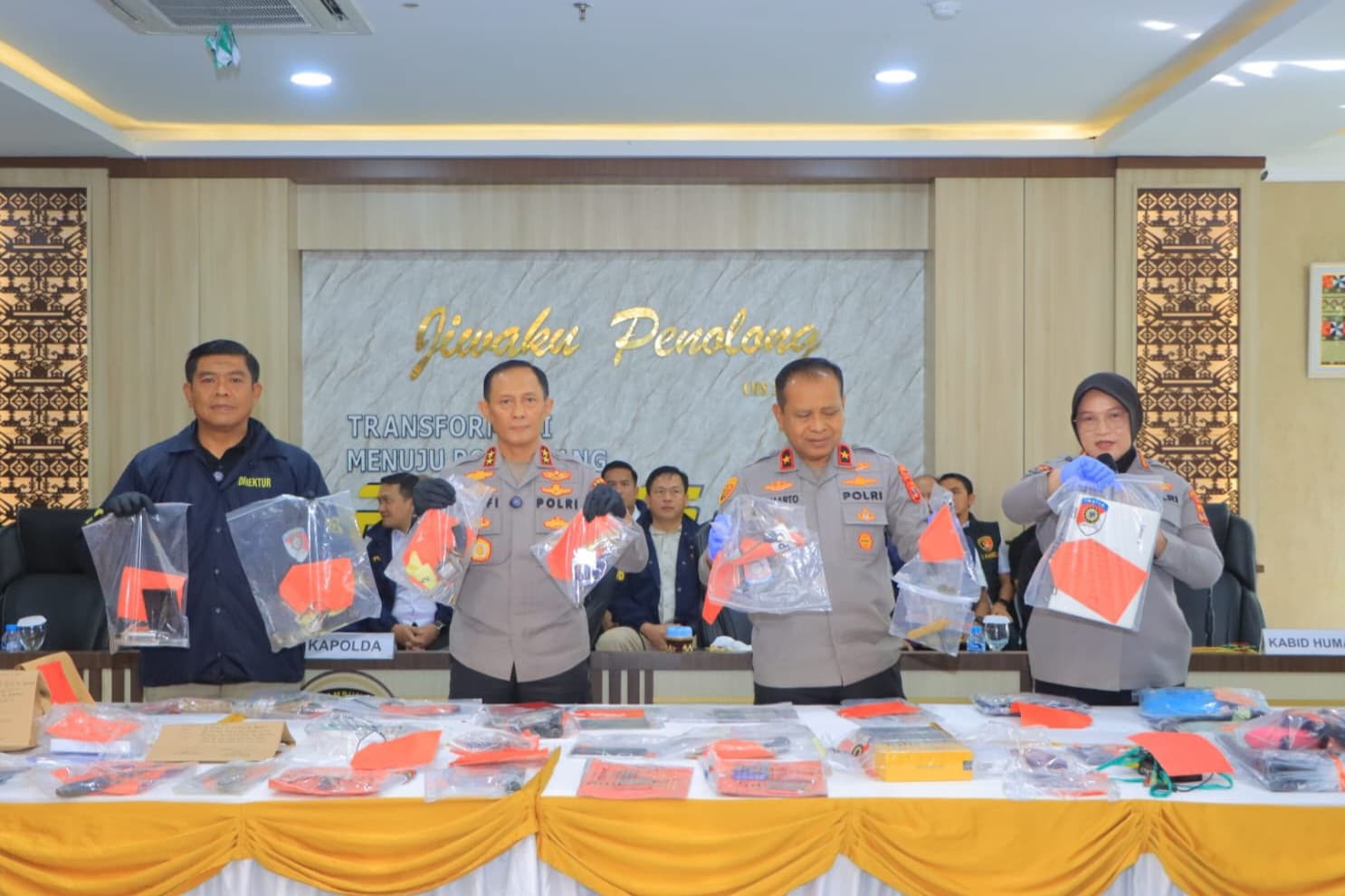 Kapolda Lampung Irjen Helfi Assegaf dalam pengungkapan kasus kejahatan jalanan. (Foto: dok. Polri)