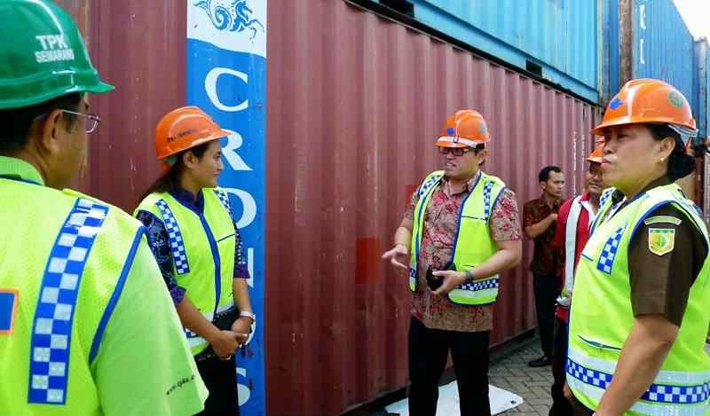 Pada saat menjadi Ketua Satgassus Barang Rampasan dan Barang Sita Eksekusi lalu menjadi Kepala Pusat Pemulihan Aset (PPA) Kejaksaan Agung, Chuck Suryosumpeno rajin melakukan inspeksi mendadak (sidak) ke berbagai Rupbasan. (Foto : dok REQnews) Pada saat menjadi Ketua Satgassus Barang Rampasan dan Barang Sita Eksekusi lalu menjadi Kepala Pusat Pemulihan Aset (PPA) Kejaksaan Agung, Chuck Suryosumpeno rajin melakukan inspeksi mendadak (sidak) ke berbagai Rupbasan. (Foto : dok REQnews)