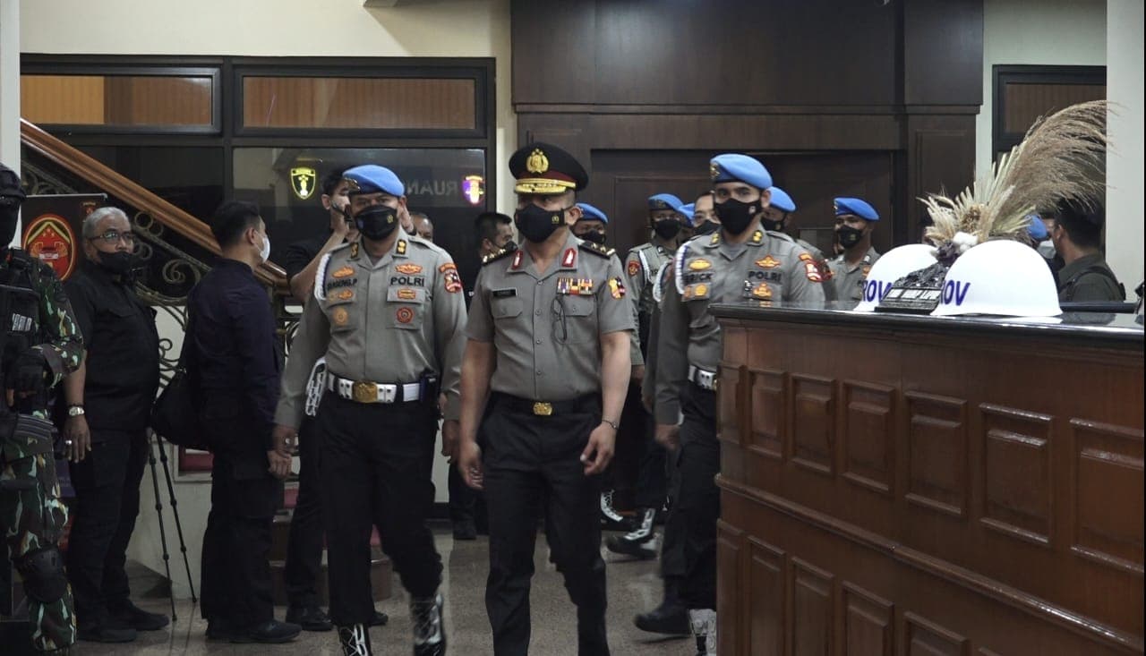 Irjen Ferdy Sambo hadir dalam sidang kode etik profesi Polri pada Kamis 25 Agustus 2022. Irjen Ferdy Sambo hadir dalam sidang kode etik profesi Polri pada Kamis 25 Agustus 2022.