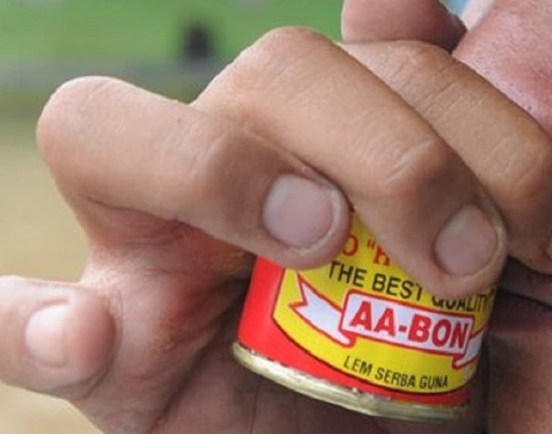 Ilustrasi penyalahgunakan lem (Foto:Istimewa) Ilustrasi penyalahgunakan lem (Foto:Istimewa)