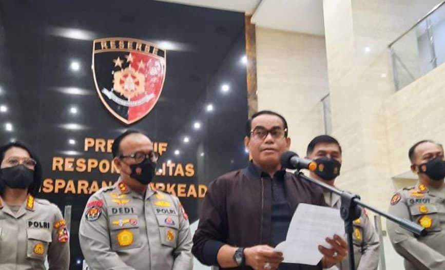 Direktur Tindak Pidana Umum (Dirtipidum) Bareskrim Polri Brigjen Pol. Andi Rian Djajadi menyampaikan keterangan pers di Mabes Polri Direktur Tindak Pidana Umum (Dirtipidum) Bareskrim Polri Brigjen Pol. Andi Rian Djajadi menyampaikan keterangan pers di Mabes Polri