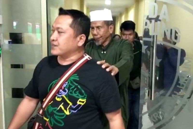 Chairuddin alias Abu Bakar (71) pengikut Khilafatul Muslimin ditangkap (Foto:Antara) Chairuddin alias Abu Bakar (71) pengikut Khilafatul Muslimin ditangkap (Foto:Antara)