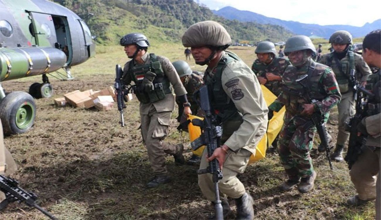 Tim Gabungan TNI-Polri berjaga di Papua (sumber: istimewa) Tim Gabungan TNI-Polri berjaga di Papua (sumber: istimewa)