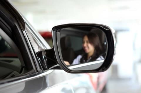 Ilustrasi wanita menggunakan mobil (Foto:Istimewa) Ilustrasi wanita menggunakan mobil (Foto:Istimewa)