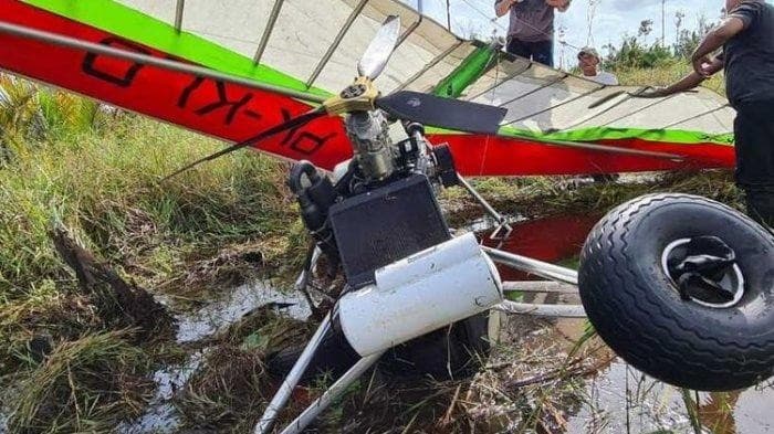 Pesawat jenis Microligt Trike terjatuh. (Foto:Istimewa) Pesawat jenis Microligt Trike terjatuh. (Foto:Istimewa)