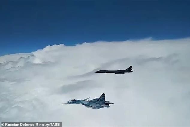 Rusia mencegat pesawat pembom Amerika (Foto:Russian Defence Ministry/TASS) Rusia mencegat pesawat pembom Amerika (Foto:Russian Defence Ministry/TASS)