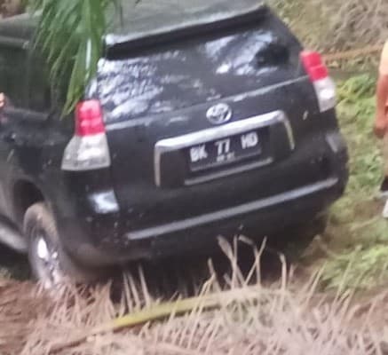 Mobil Toyota Land Cruiser yang ditemukan di jurang bersama korban Jamaluddin (Foto:Istimewa) Mobil Toyota Land Cruiser yang ditemukan di jurang bersama korban Jamaluddin (Foto:Istimewa)