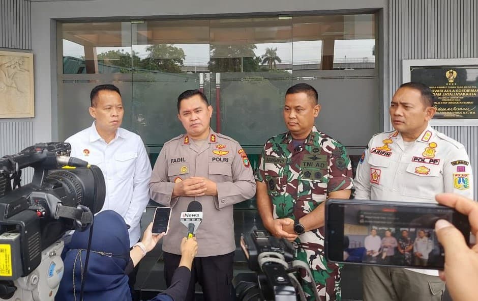 Kapolda Metro Jaya Irjen Fadil Imran dan Pangdam Jaya Mayjen TNI Untung Budiharto (Foto: Humas Polda Metro Jaya) Kapolda Metro Jaya Irjen Fadil Imran dan Pangdam Jaya Mayjen TNI Untung Budiharto (Foto: Humas Polda Metro Jaya)