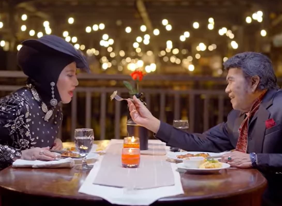Cinta Dalam Khayalan - Rhoma Irama dan Elvy Sukaesih Cinta Dalam Khayalan - Rhoma Irama dan Elvy Sukaesih