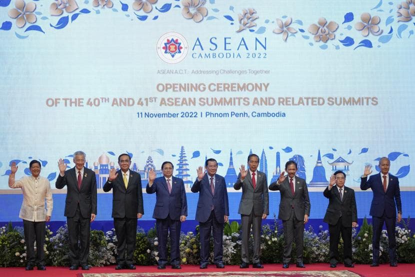 KTT ASEAN ke-40 dan ke-41 di Phnom Penh, Kamboja KTT ASEAN ke-40 dan ke-41 di Phnom Penh, Kamboja