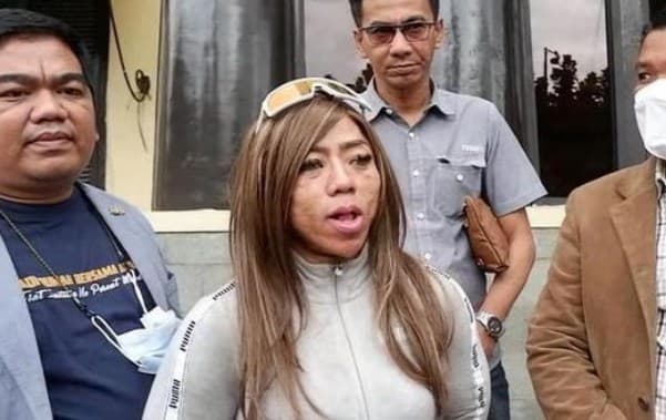 Anoy Roz laporkan driver ojol yang aniaya dirinya. Anoy Roz laporkan driver ojol yang aniaya dirinya.