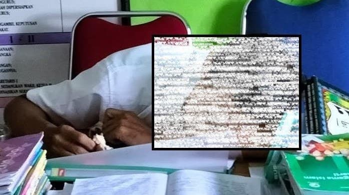 Viral guru honorer ditemukan meninggal saat mengajar. Viral guru honorer ditemukan meninggal saat mengajar.