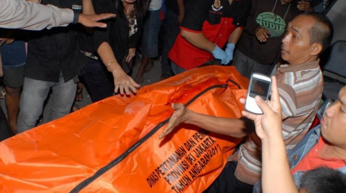 Mahasiswa Unhas tewas gantung diri karena tekanan beban kuliah. Mahasiswa Unhas tewas gantung diri karena tekanan beban kuliah.