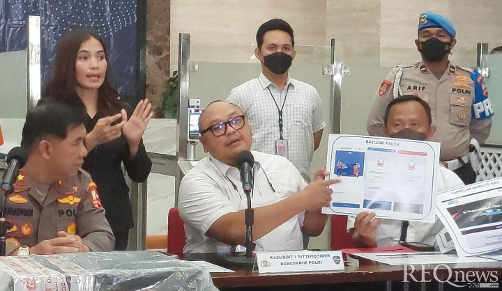 Kasubdit I Dittipidsiber Bareskrim Polri Kombes Reinhard Hutagaol (Foto: Hastina/REQnews) Kasubdit I Dittipidsiber Bareskrim Polri Kombes Reinhard Hutagaol (Foto: Hastina/REQnews)