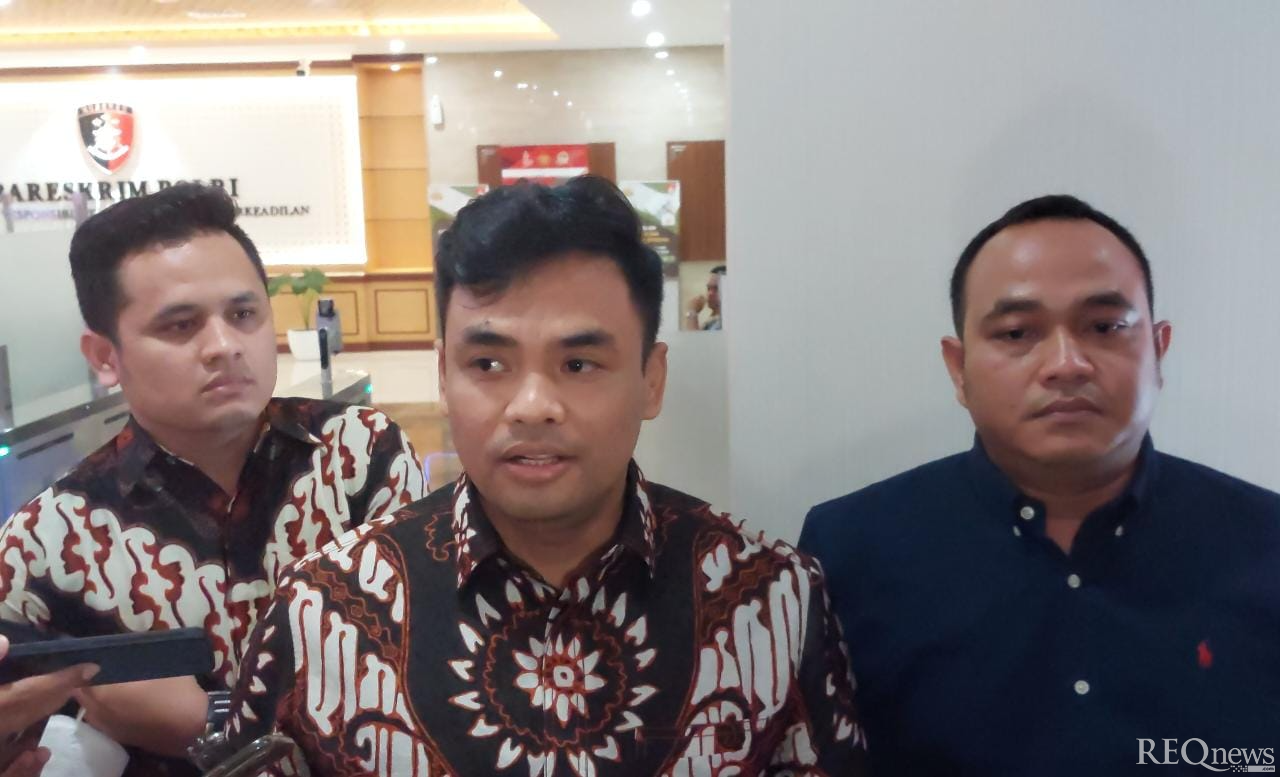 Kuasa Hukum PT Universal Pharmatical Industri di Bareskrim Polri (Foto: Hastina/REQnews) Kuasa Hukum PT Universal Pharmatical Industri di Bareskrim Polri (Foto: Hastina/REQnews)